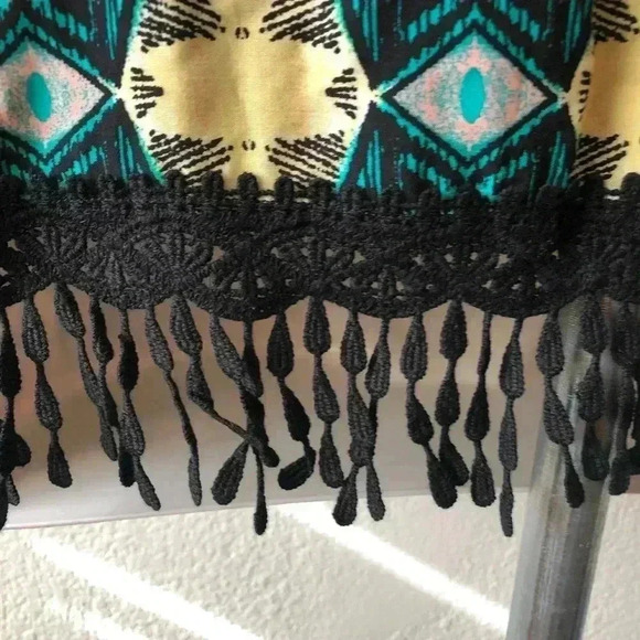 💥🆕Xhilaration Sleeveless Lace Multi print Blouse🆕 - Picture 6 of 7
